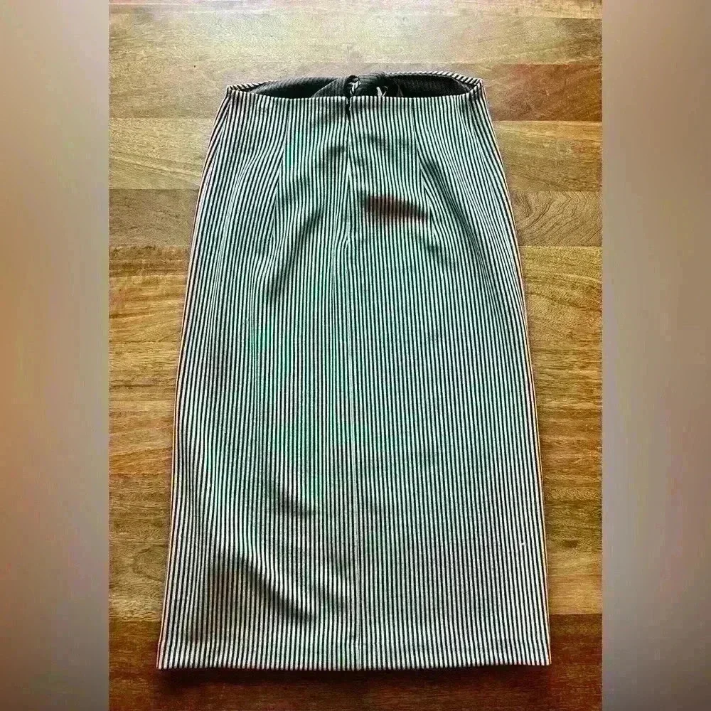 Club Monaco Striped Pencil Skirt with Tie Waist | XS | Gray White